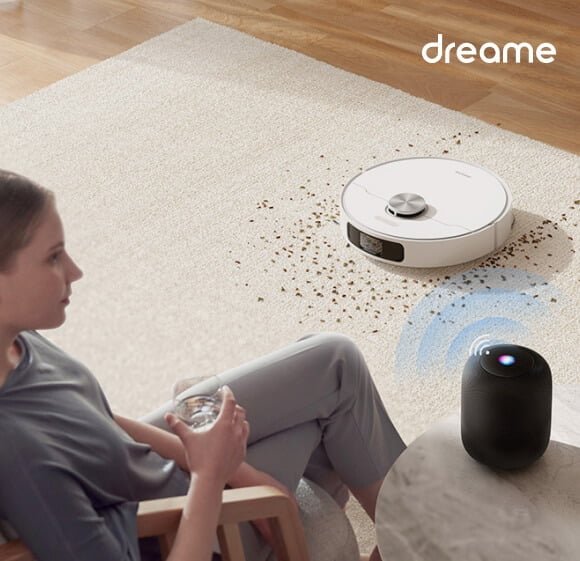 robot sprzątający dywan i kobieta słuchająca muzyki z głośnika